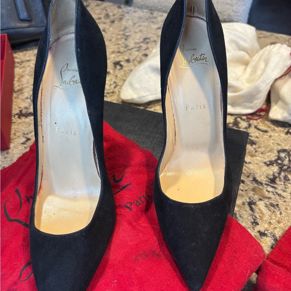 Red bottoms !!! Classic and  chic - Picture 3 of 8